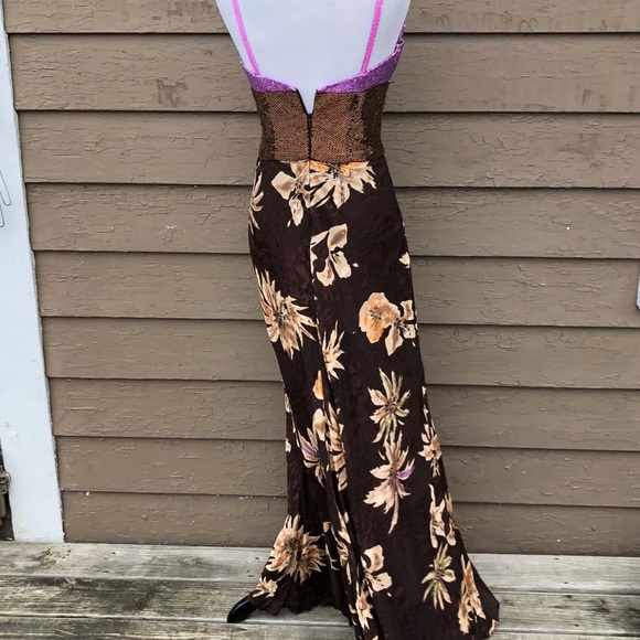 Beaded evening gown with fit and flare floral - Picture 5 of 8